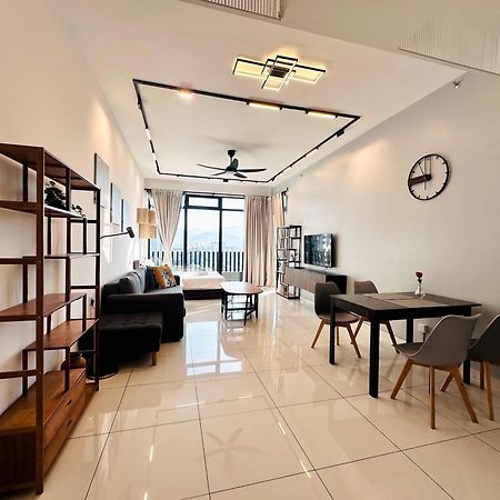 New Georgetown Instagramable 2Br Homestay For 10Pax 无敌美景两房民宿 Beacon Executive Suite Dış mekan fotoğraf