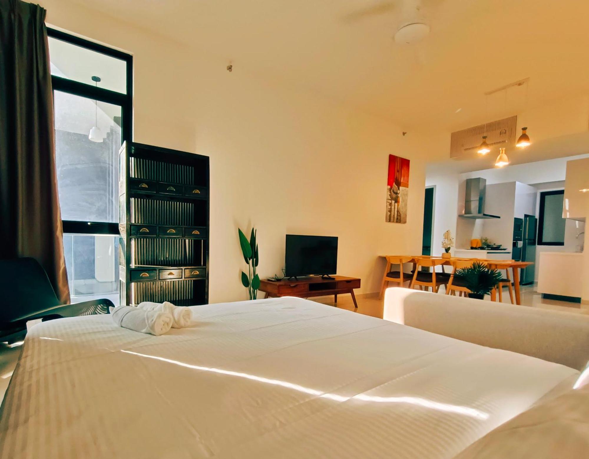 New Georgetown Instagramable 2Br Homestay For 10Pax 无敌美景两房民宿 Beacon Executive Suite Dış mekan fotoğraf