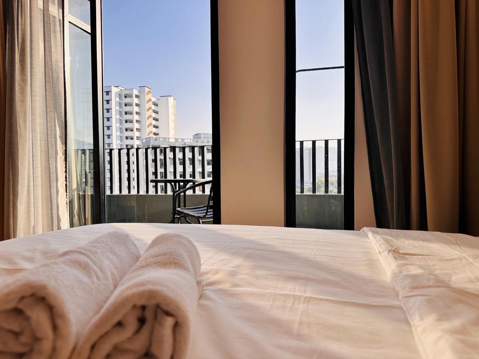 New Georgetown Instagramable 2Br Homestay For 10Pax 无敌美景两房民宿 Beacon Executive Suite Dış mekan fotoğraf