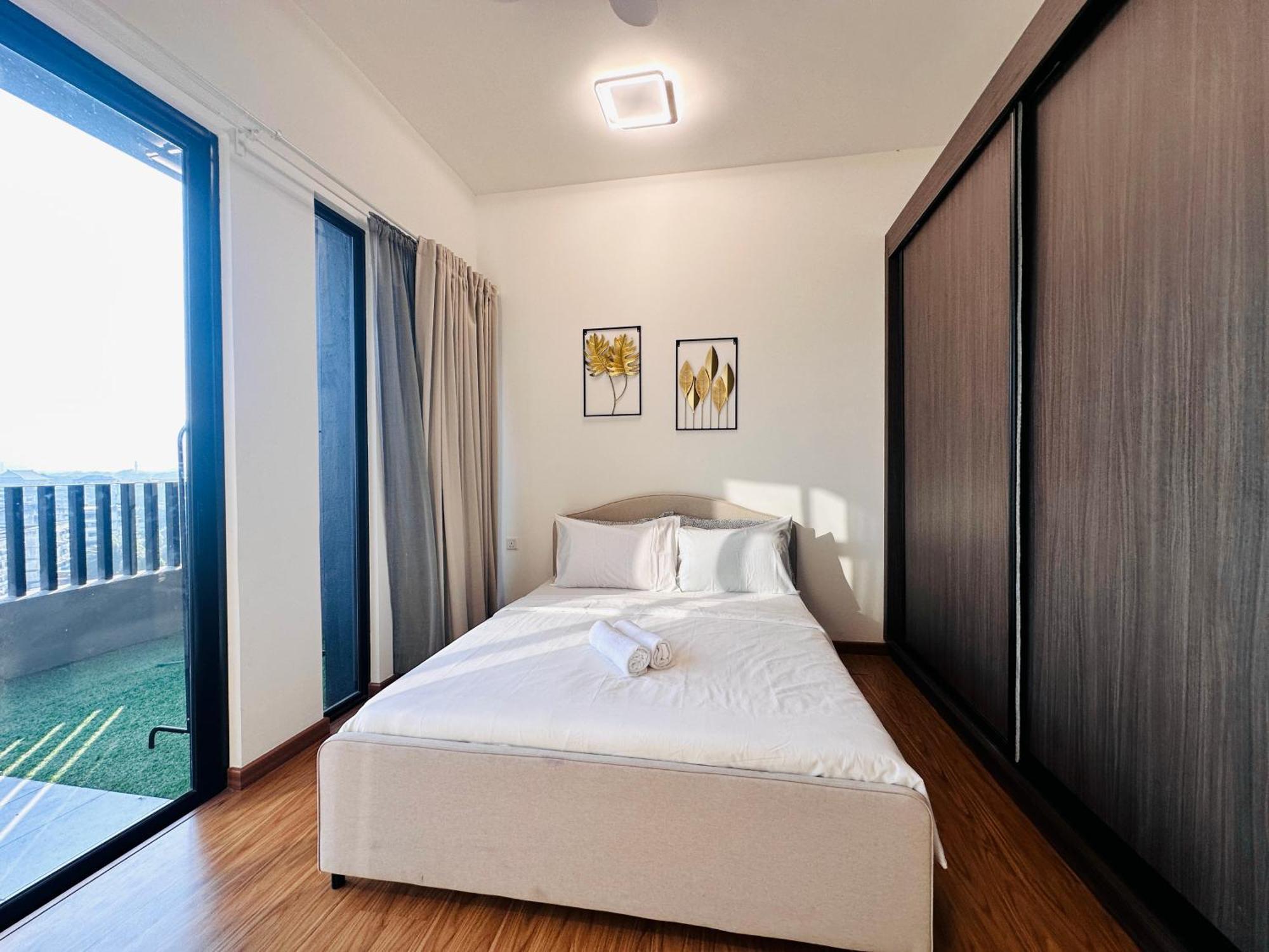New Georgetown Instagramable 2Br Homestay For 10Pax 无敌美景两房民宿 Beacon Executive Suite Dış mekan fotoğraf