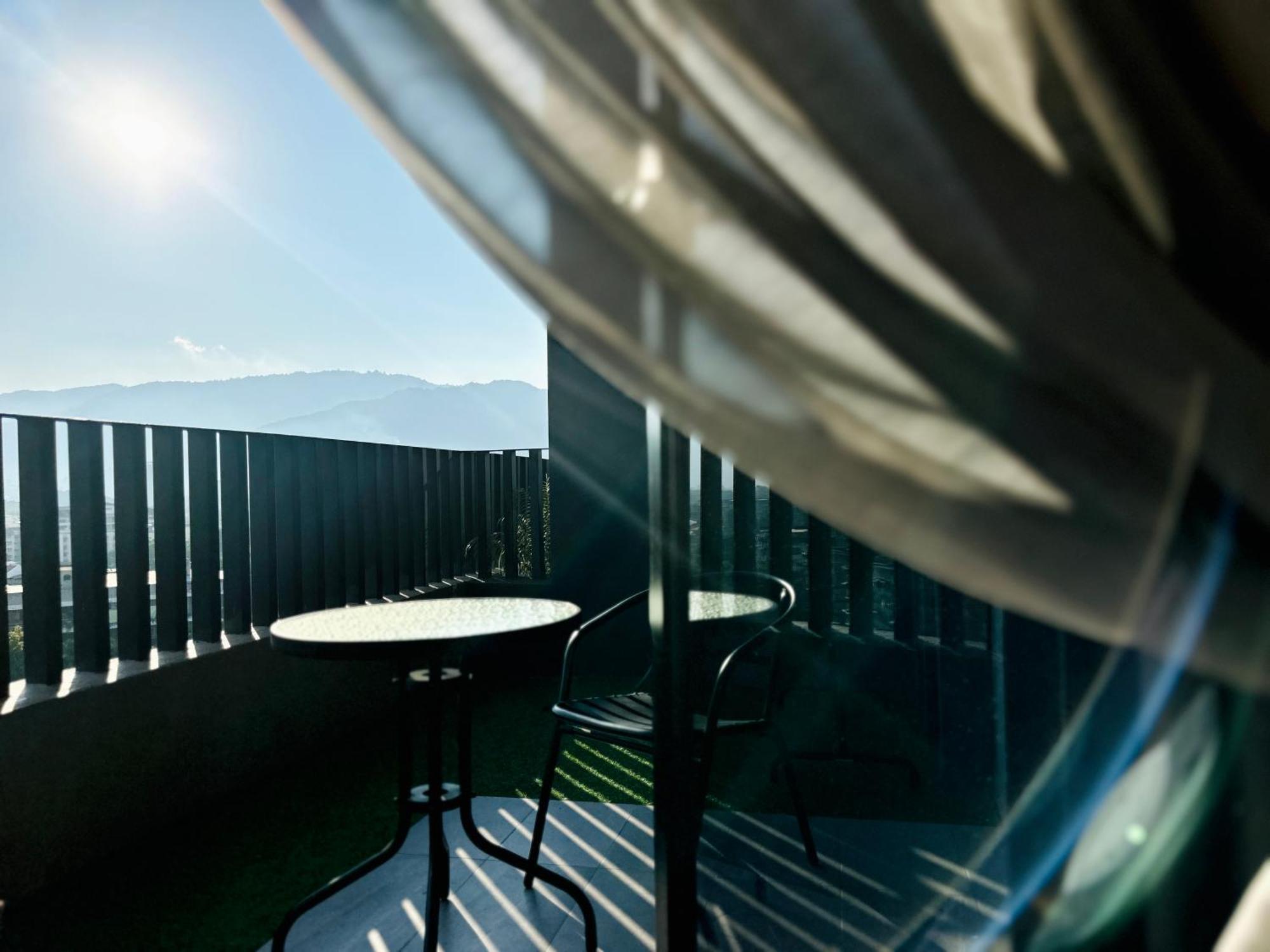New Georgetown Instagramable 2Br Homestay For 10Pax 无敌美景两房民宿 Beacon Executive Suite Dış mekan fotoğraf