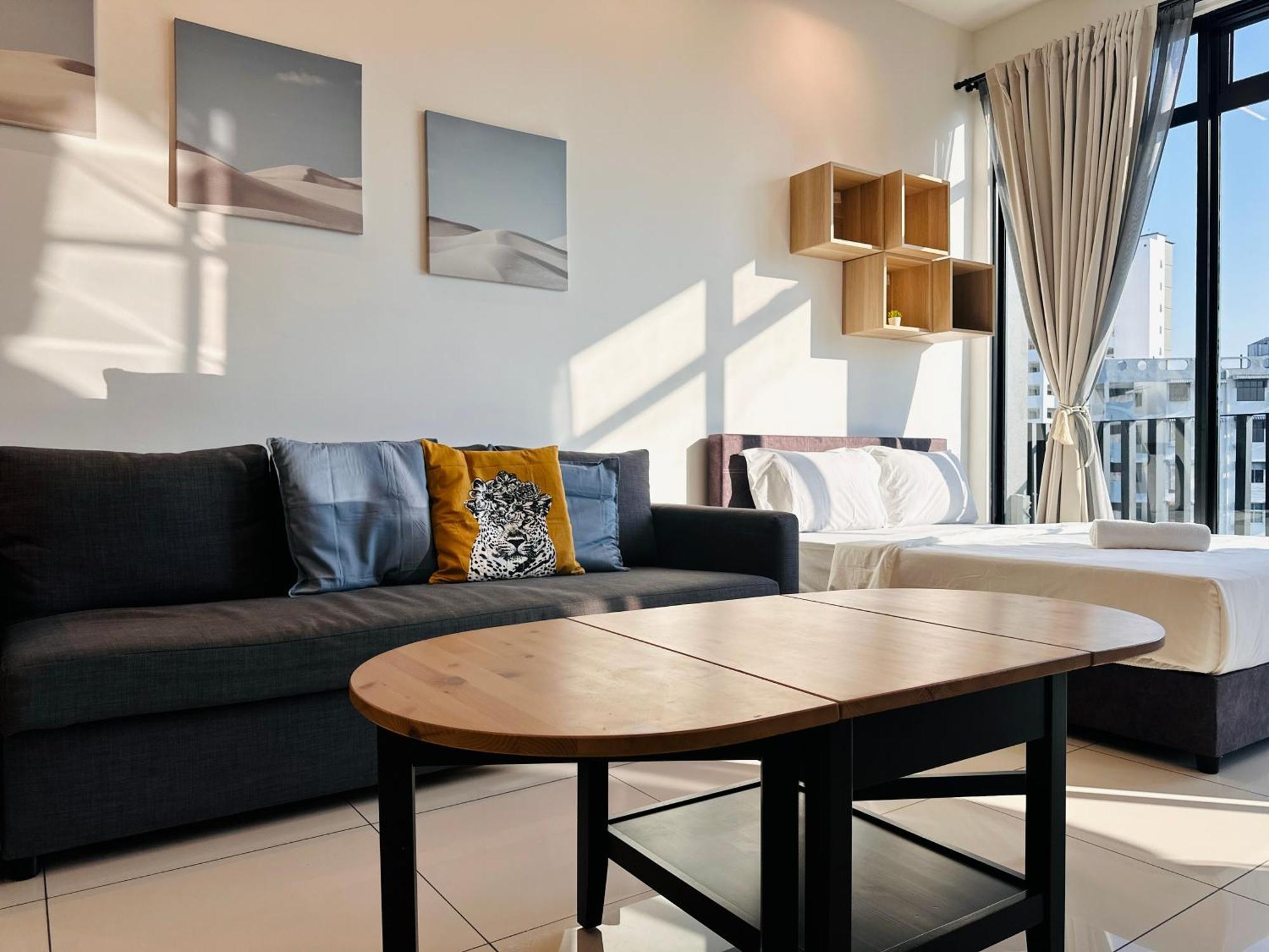 New Georgetown Instagramable 2Br Homestay For 10Pax 无敌美景两房民宿 Beacon Executive Suite Dış mekan fotoğraf
