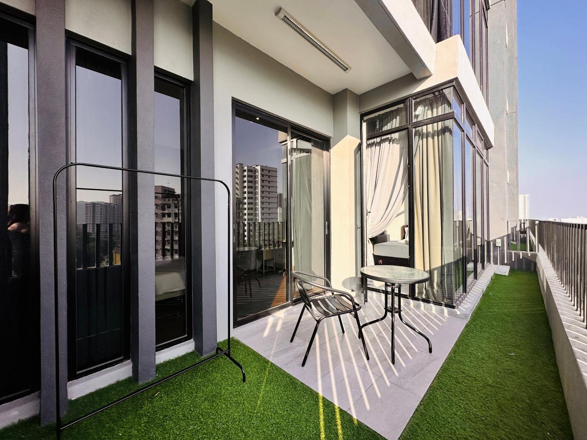 New Georgetown Instagramable 2Br Homestay For 10Pax 无敌美景两房民宿 Beacon Executive Suite Dış mekan fotoğraf