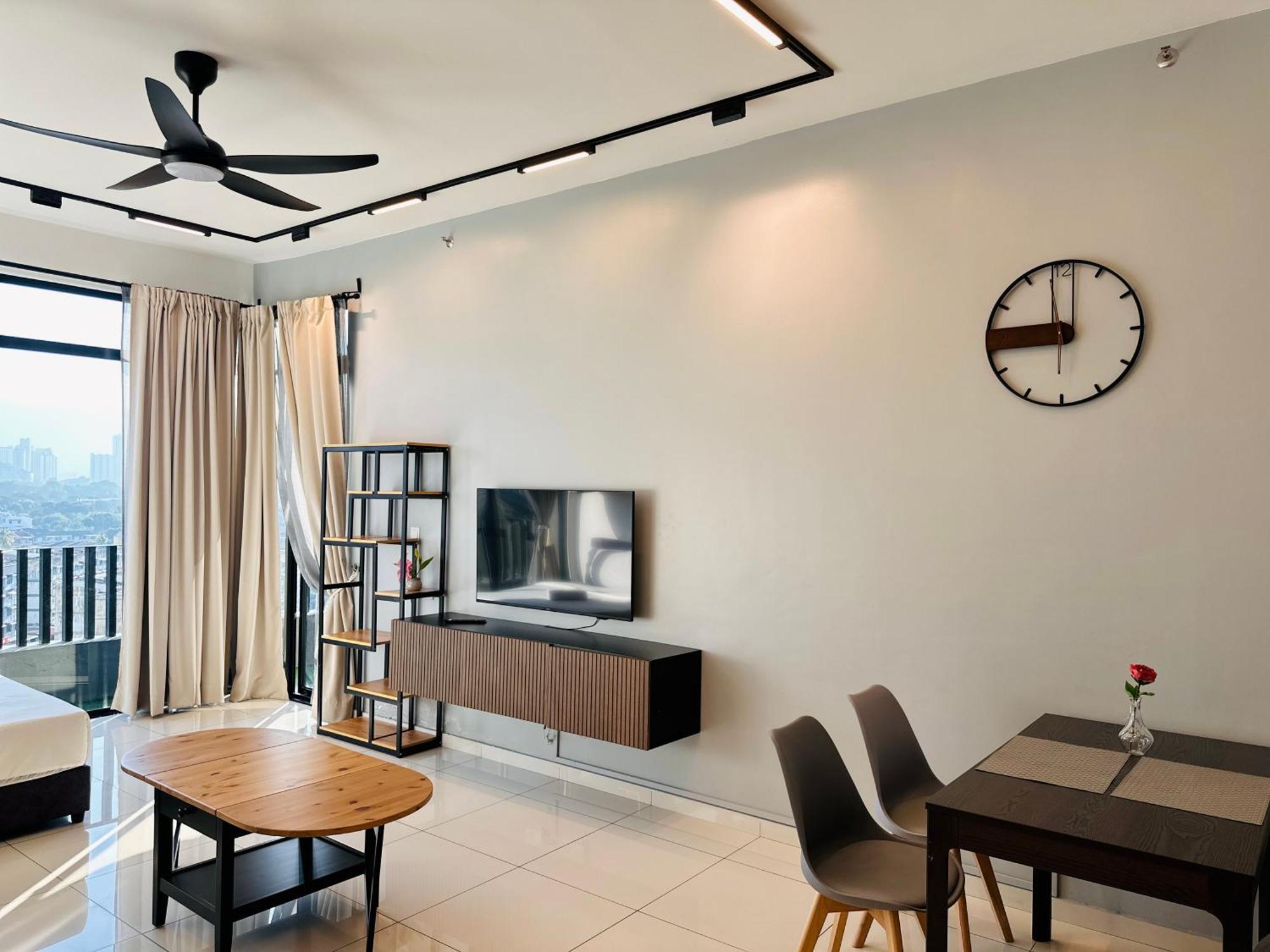New Georgetown Instagramable 2Br Homestay For 10Pax 无敌美景两房民宿 Beacon Executive Suite Dış mekan fotoğraf