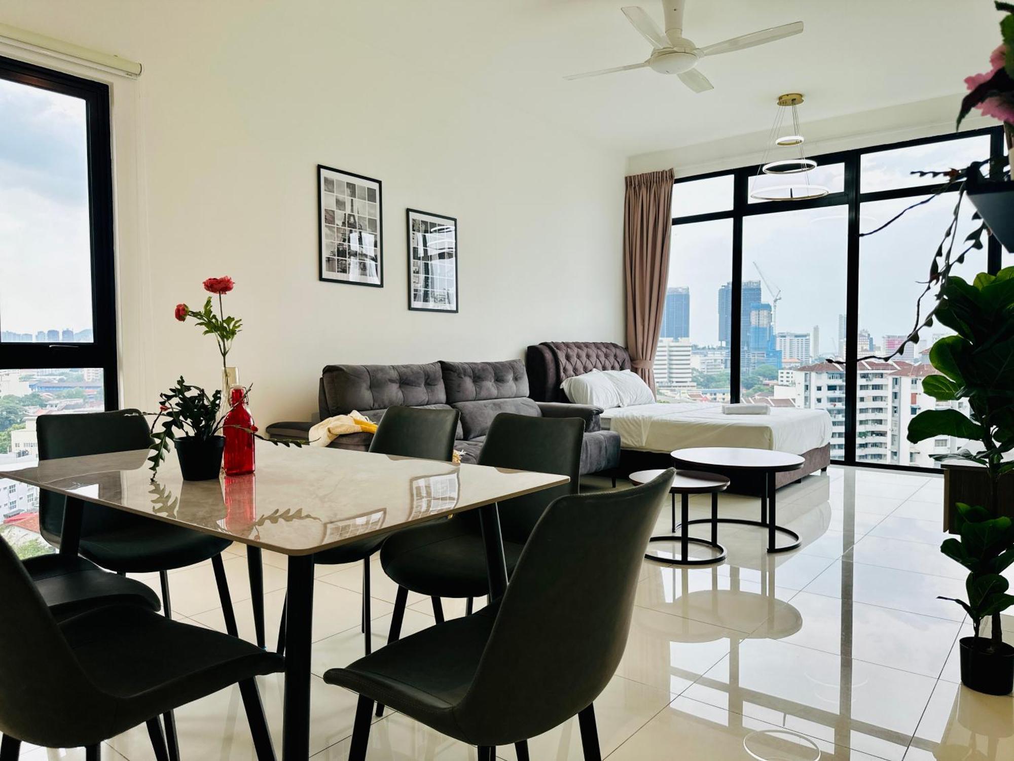 New Georgetown Instagramable 2Br Homestay For 10Pax 无敌美景两房民宿 Beacon Executive Suite Dış mekan fotoğraf