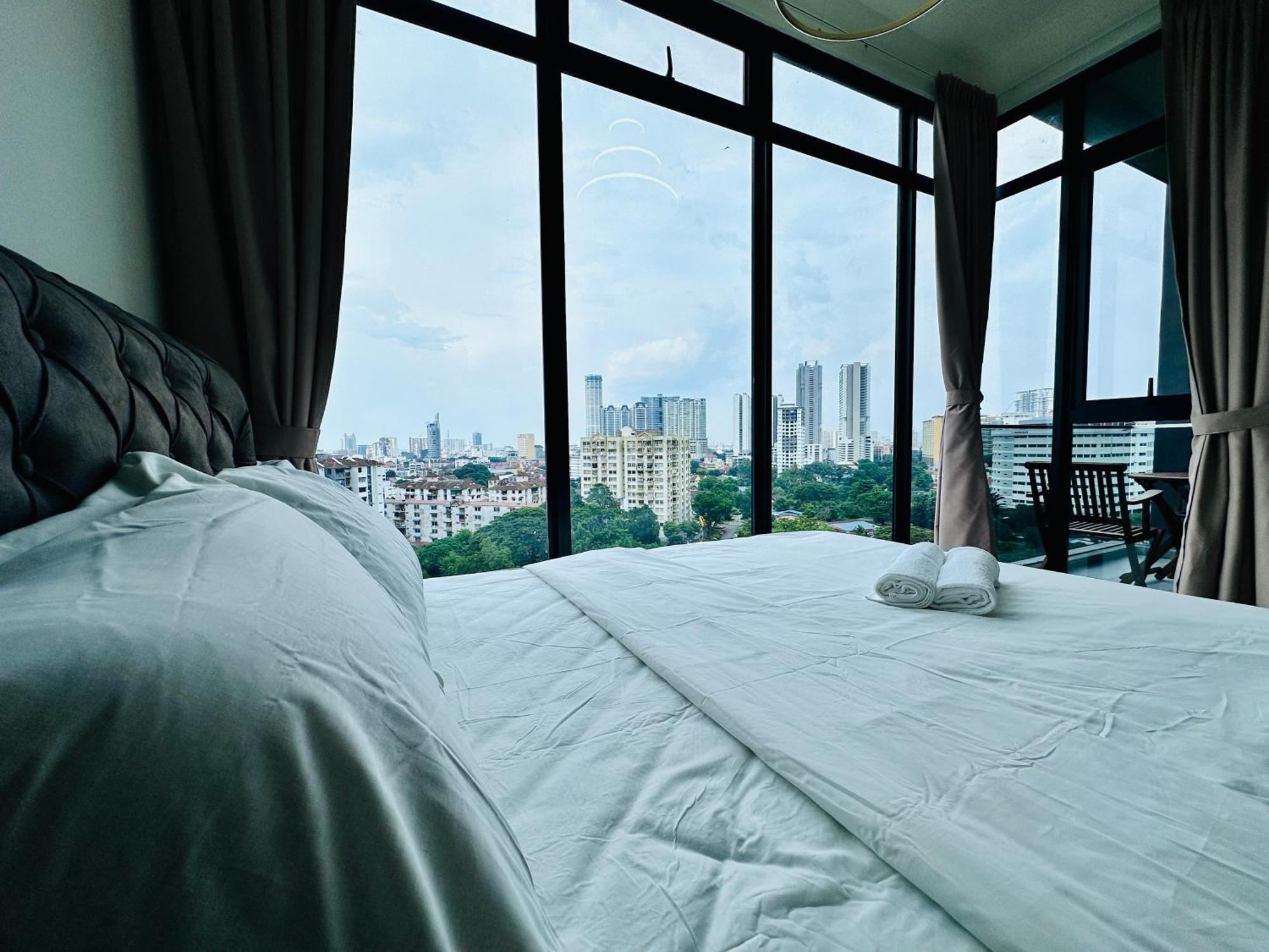 New Georgetown Instagramable 2Br Homestay For 10Pax 无敌美景两房民宿 Beacon Executive Suite Dış mekan fotoğraf