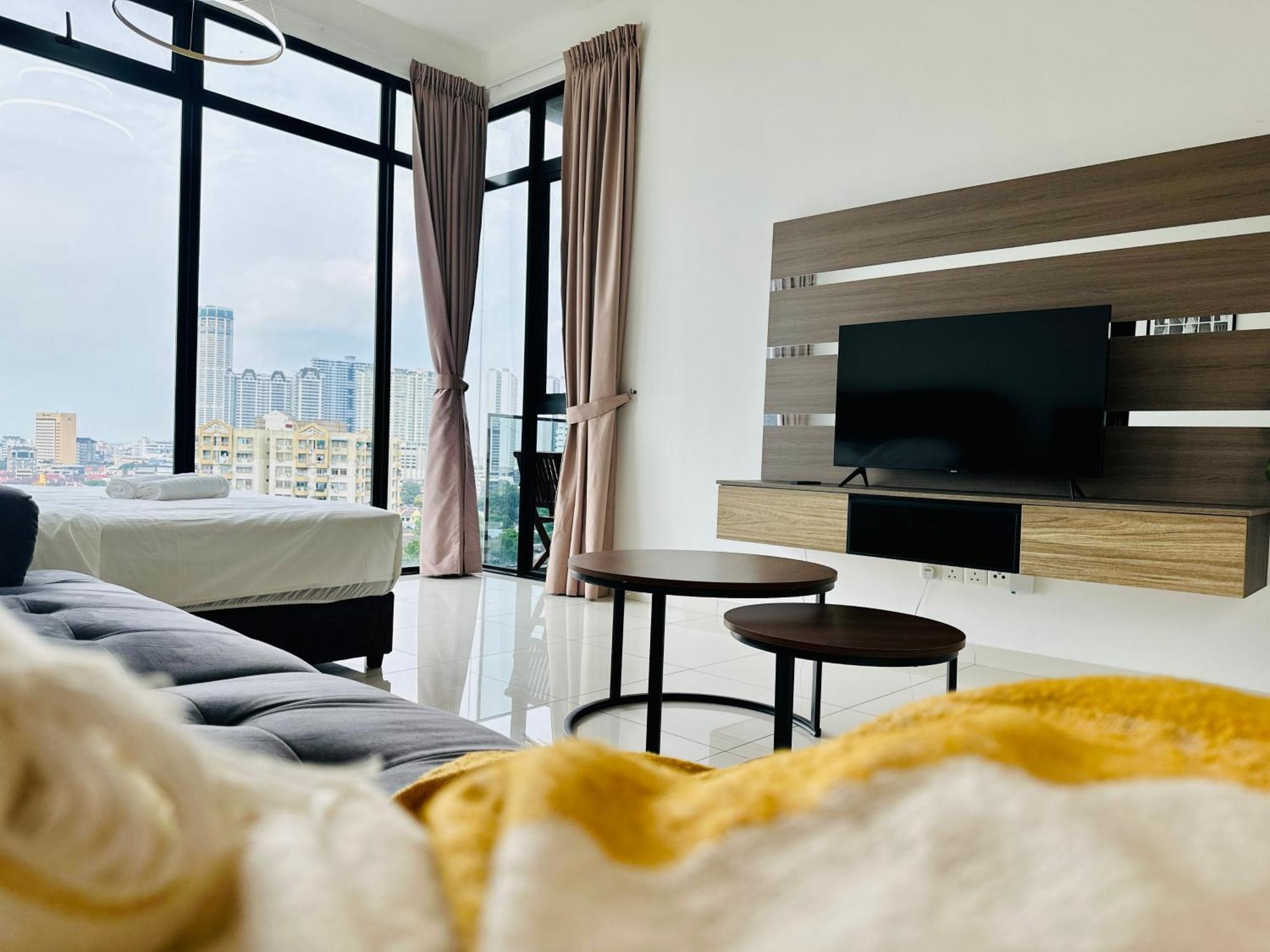 New Georgetown Instagramable 2Br Homestay For 10Pax 无敌美景两房民宿 Beacon Executive Suite Dış mekan fotoğraf